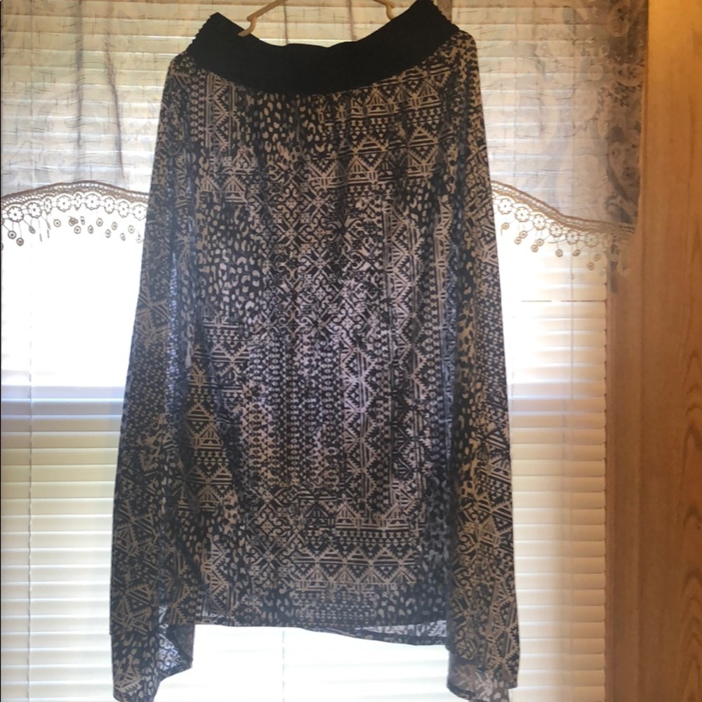 Studio 253 black and white scarf size xl